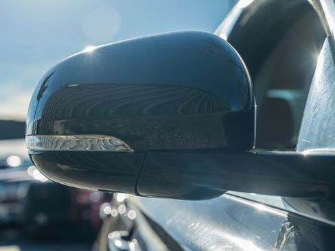 Used 2016 Jaguar XF Premium image 12