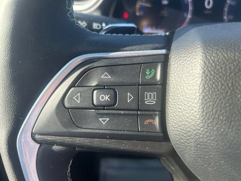 Used 2024 Jeep Grand Cherokee Altitude AWD/4WD image 17