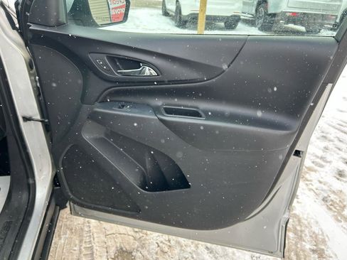 Used 2018 Chevrolet Equinox LT image 16