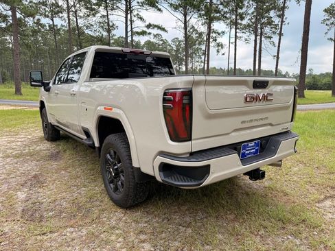 New 2026 GMC Sierra 2500 AT4 w/ AT4 Premium Plus Package AWD/4WD image 3