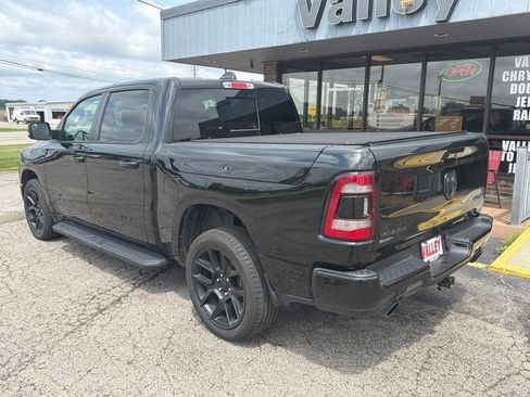 Used 2024 RAM 1500 Laramie AWD/4WD image 9