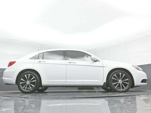 Used 2012 Chrysler 200 S image 31