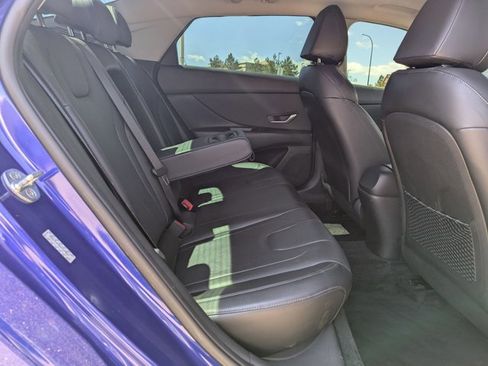 Used 2022 Hyundai Elantra Limited FWD image 19