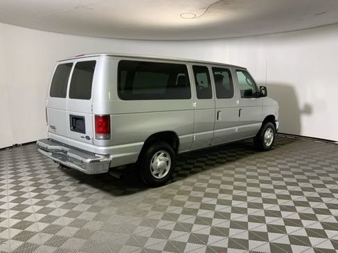 Used 2010 Ford E-350 and Econoline 350 XLT RWD image 6