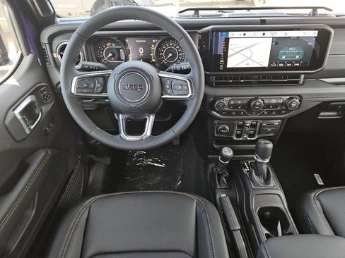 New 2026 Jeep Wrangler Unlimited Sahara AWD/4WD image 10