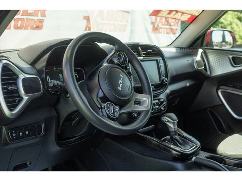 Used 2023 Kia Soul LX FWD image 31