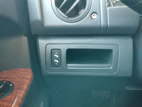 Used 2008 Jeep Commander Limited w/ Trailer Tow Group IV image 27