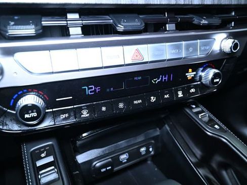 Used 2025 Kia Telluride EX w/ EX Captain's Chair Package image 30