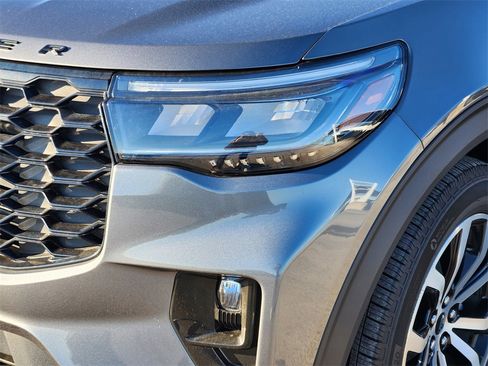 Used 2025 Ford Explorer ST-Line image 9