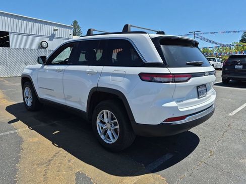 Used 2024 Jeep Grand Cherokee Laredo X AWD/4WD image 5