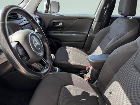 Used 2018 Jeep Renegade Altitude w/ UConnect 8.4 Nav Group FWD image 14