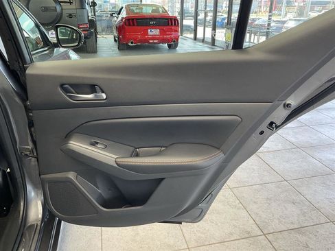 Used 2021 Nissan Altima 2.5 SR w/ SR Premium Package image 16