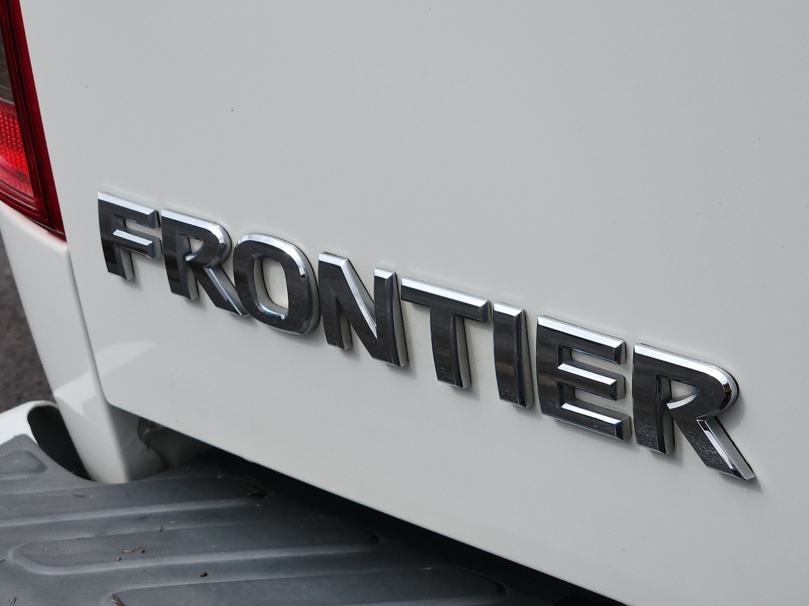 Used 2019 Nissan Frontier S RWD image 8