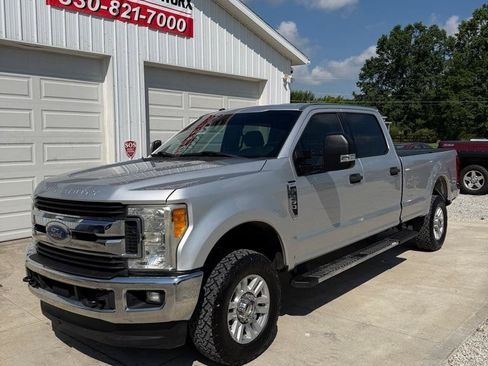 Used 2017 Ford F250 XLT w/ XLT Value Package AWD/4WD image 2