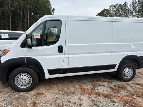 Used 2025 RAM ProMaster 2500 w/ Premium Convenience Group image 11