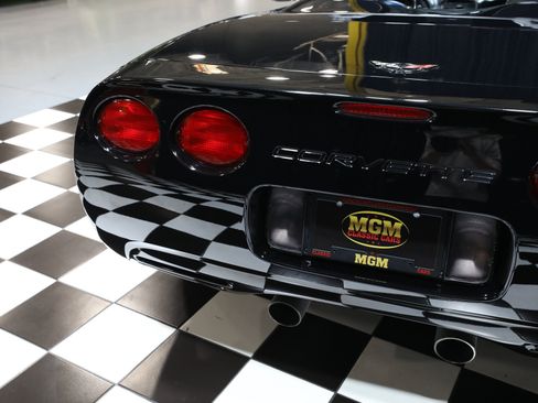 Used 2001 Chevrolet Corvette Convertible w/ Preferred Equipment Group2 RWD image 27