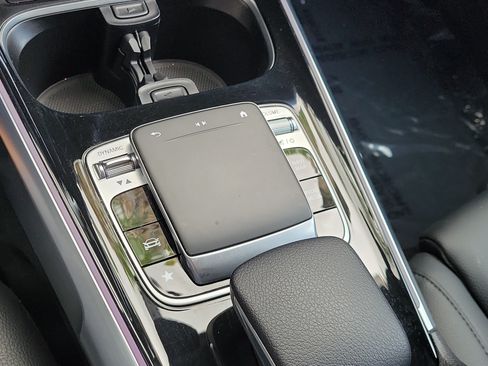 Used 2020 Mercedes-Benz GLB 250 image 25