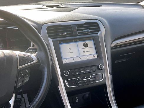 Used 2018 Ford Fusion SE w/ Fusion SE Technology Package image 7