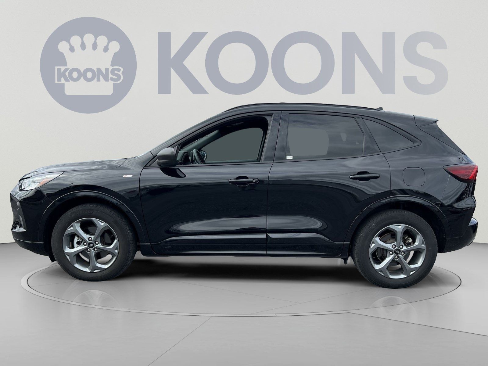 Used 2023 Ford Escape ST-Line AWD/4WD image 2