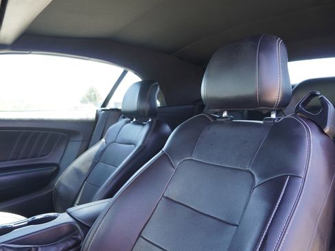 Used 2017 Ford Mustang Premium image 22