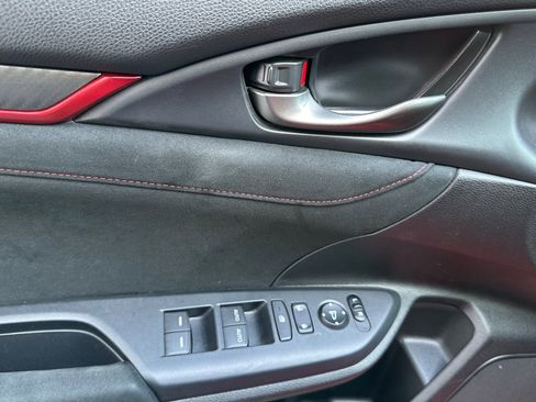 Used 2018 Honda Civic Type R image 11