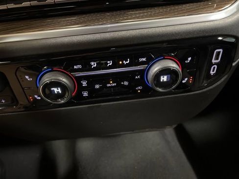 Used 2025 Chevrolet Silverado 2500 LT w/ Convenience Package image 37