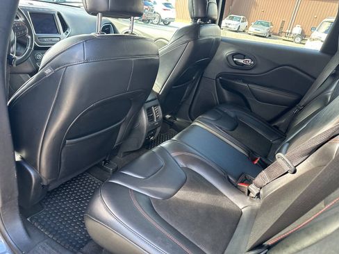 Used 2020 Jeep Cherokee Trailhawk w/ Cold Weather Group AWD/4WD image 12