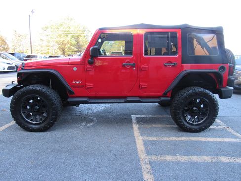 Used 2017 Jeep Wrangler Unlimited Sahara w/ Connectivity Group AWD/4WD image 4