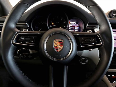 Used 2026 Porsche Macan AWD/4WD image 18