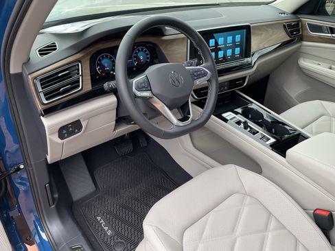 New 2026 Volkswagen Atlas SE FWD image 17