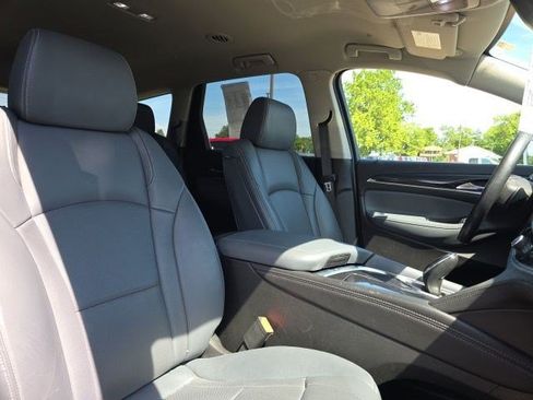 Used 2019 Buick Enclave Essence AWD/4WD image 16