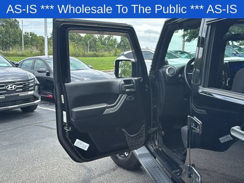 Used 2012 Jeep Wrangler Unlimited Sahara w/ Dual Top Group AWD/4WD image 16