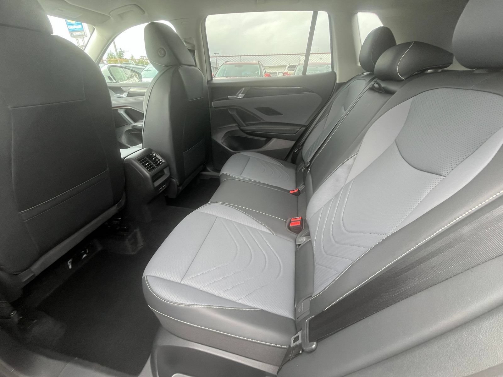 Used 2026 Volkswagen Tiguan SE AWD/4WD image 27