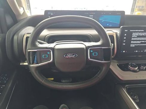 Used 2025 Ford Expedition Active AWD/4WD image 12