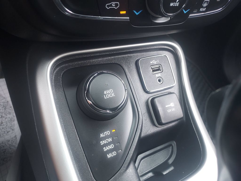 Used 2021 Jeep Compass Latitude w/ Convenience Group AWD/4WD image 17