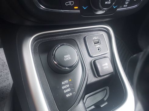 Used 2021 Jeep Compass Latitude w/ Convenience Group AWD/4WD image 17