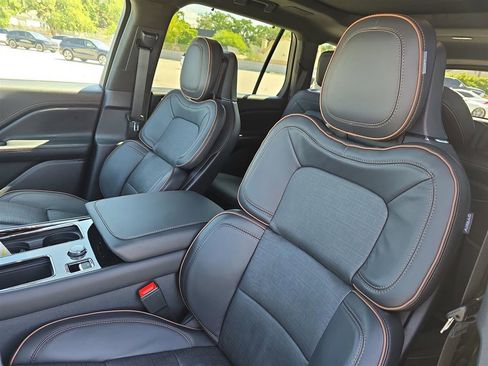 Used 2025 Lincoln Aviator Black Label image 17