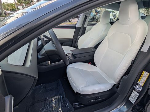 Used 2025 Tesla Model 3 image 10