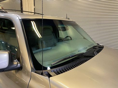 Used 2002 Chevrolet Tahoe LT RWD image 23