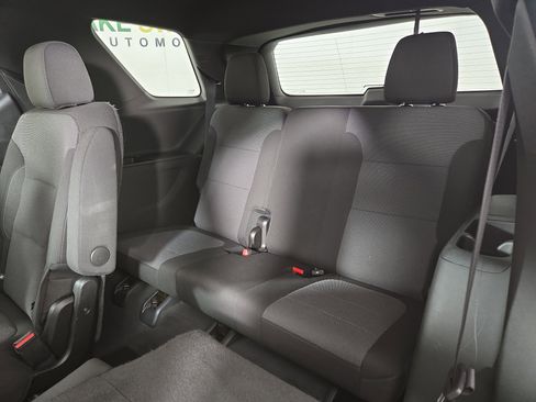 Used 2023 Chevrolet Traverse LT image 13