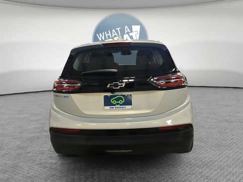 Used 2022 Chevrolet Bolt LT w/ Infotainment Package FWD image 6