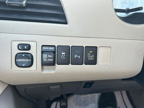 Used 2014 Toyota Sienna XLE w/ Entertainment Package image 25