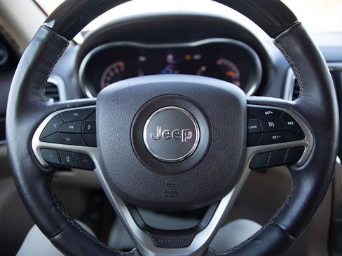 Used 2018 Jeep Grand Cherokee Overland image 6