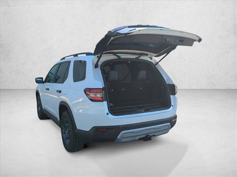 Certified 2025 Honda Pilot TrailSport image 12