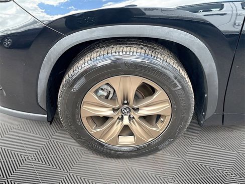 Used 2023 Toyota Highlander Bronze Edition image 35