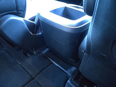 Used 2025 Chrysler Pacifica Select image 76