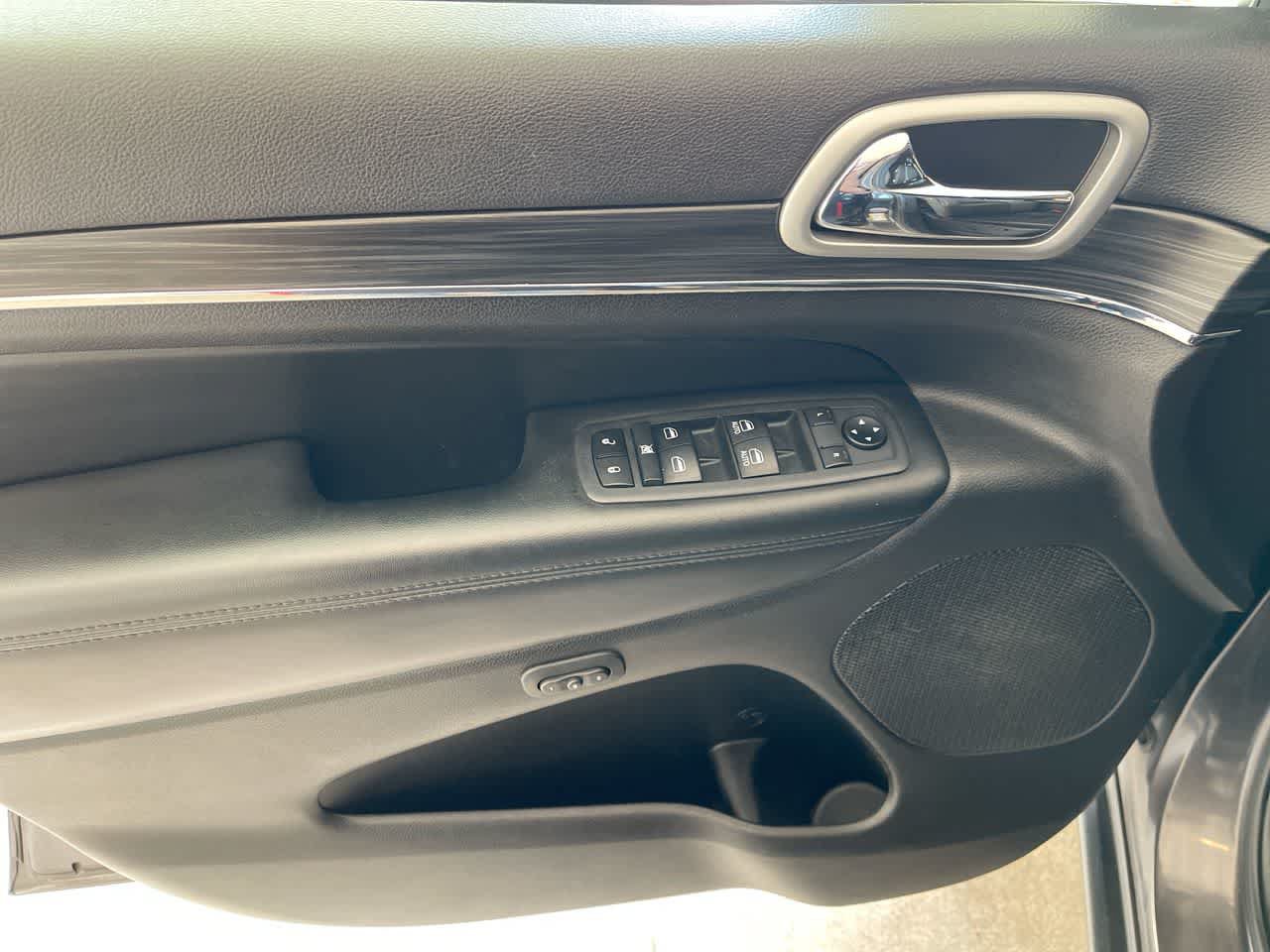 Used 2019 Jeep Grand Cherokee Limited AWD/4WD image 13