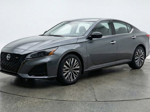 Used 2025 Nissan Altima 2.5 SV image 3