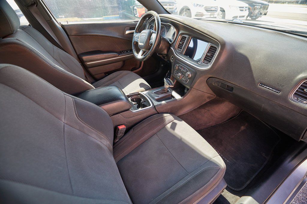 Used 2017 Dodge Charger SXT RWD image 14