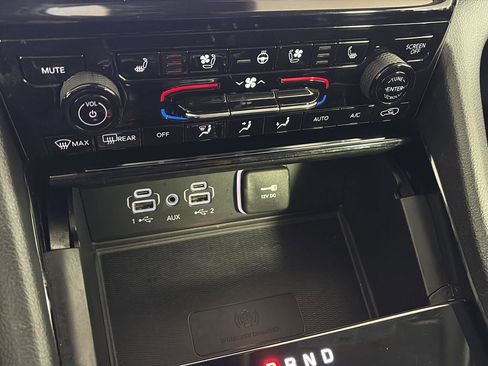 Used 2023 Jeep Grand Cherokee Limited w/ Luxury Tech Group II image 37